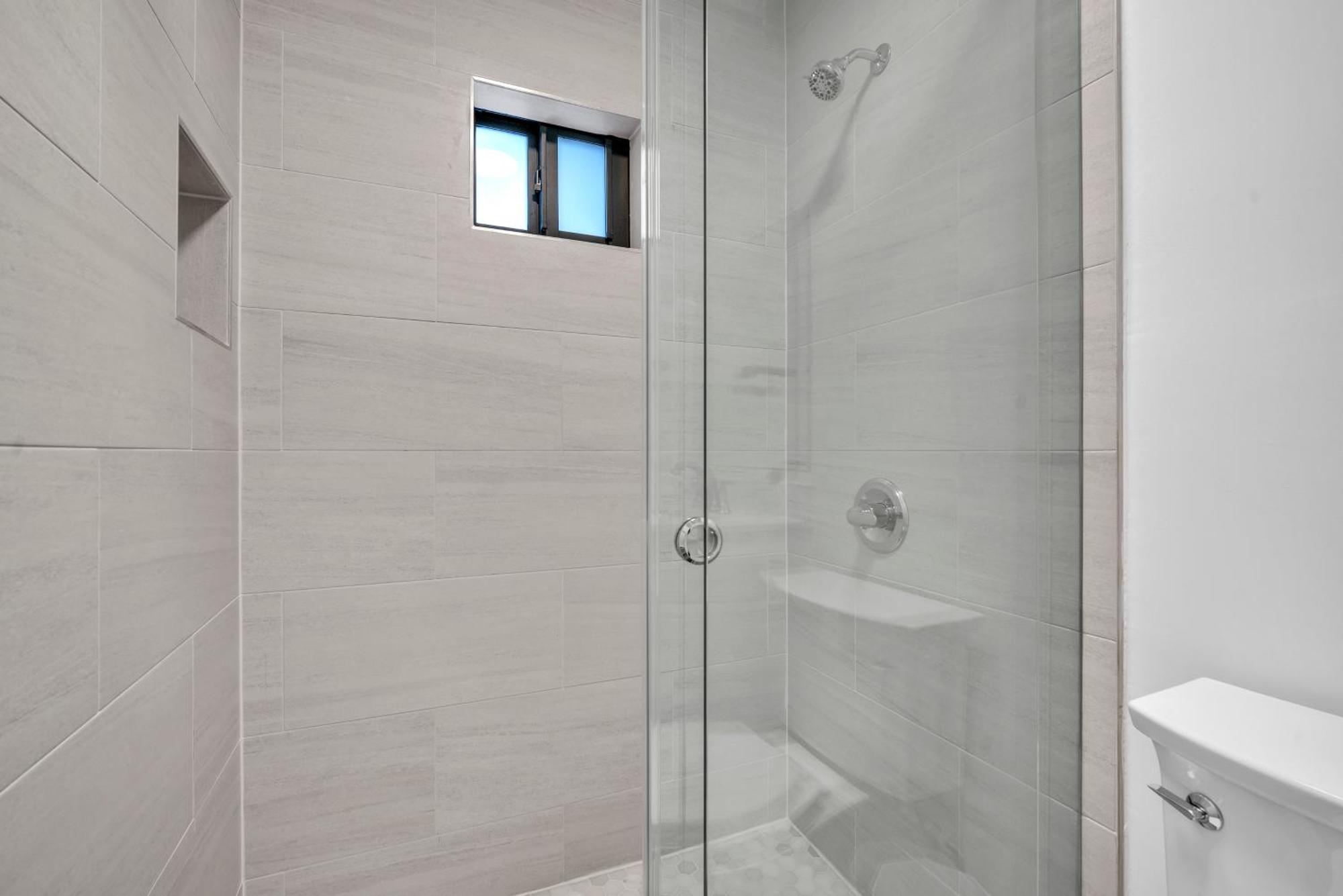 Roads - Ideal In - King - Bed Parking - Near Airport, Brickell, Coconut Grove, Little Havana, Wynwood & Calle 8 Apartment *