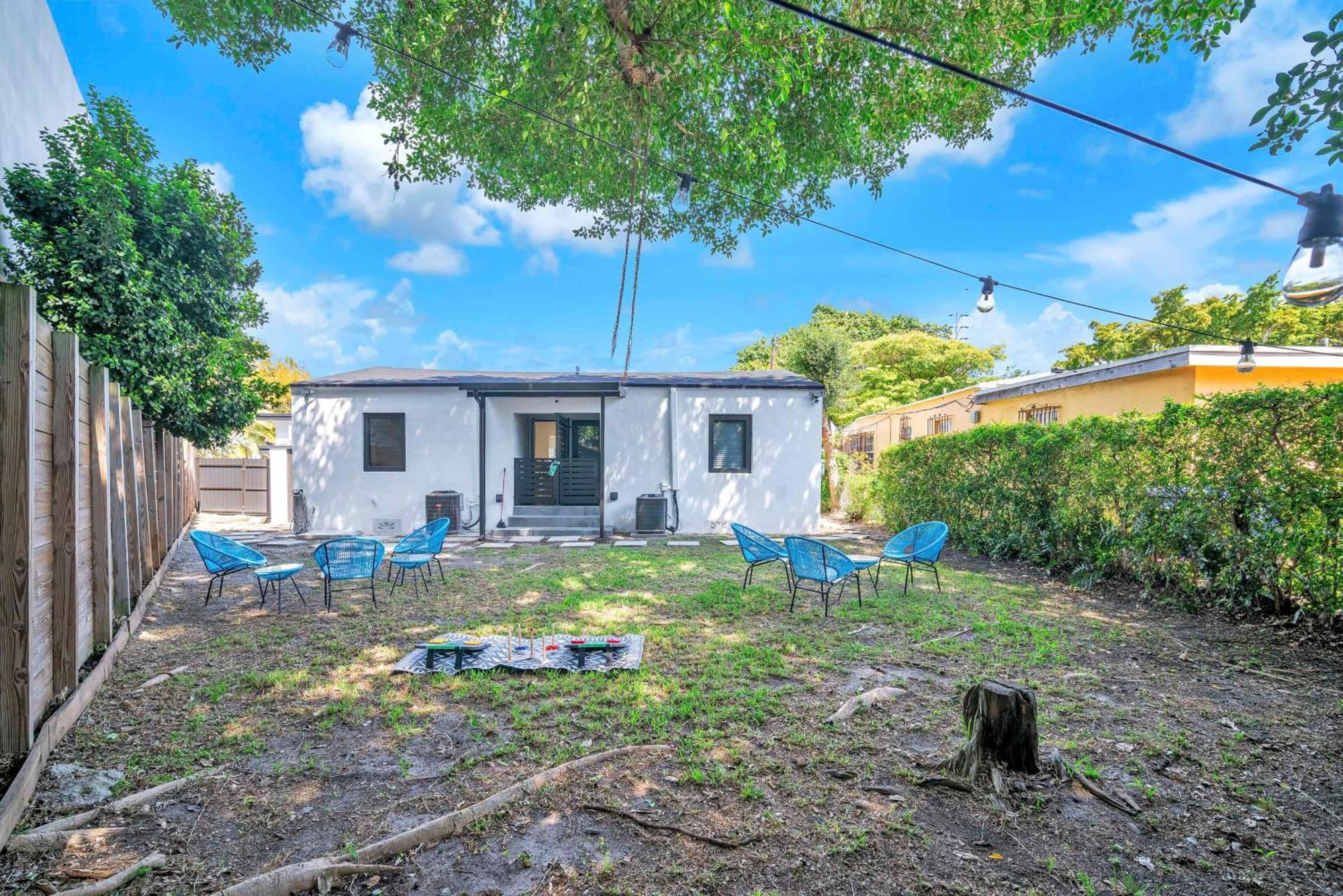 Roads - Ideal In - King - Bed Parking - Near Airport, Brickell, Coconut Grove, Little Havana, Wynwood & Calle 8 Apartment *