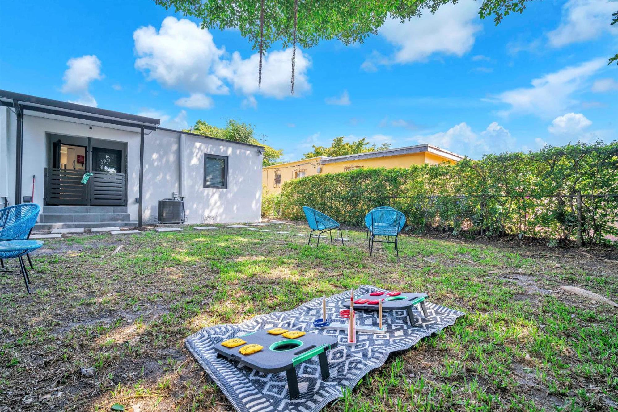 Roads - Ideal In - King - Bed Parking - Near Airport, Brickell, Coconut Grove, Little Havana, Wynwood & Calle 8 Apartment *