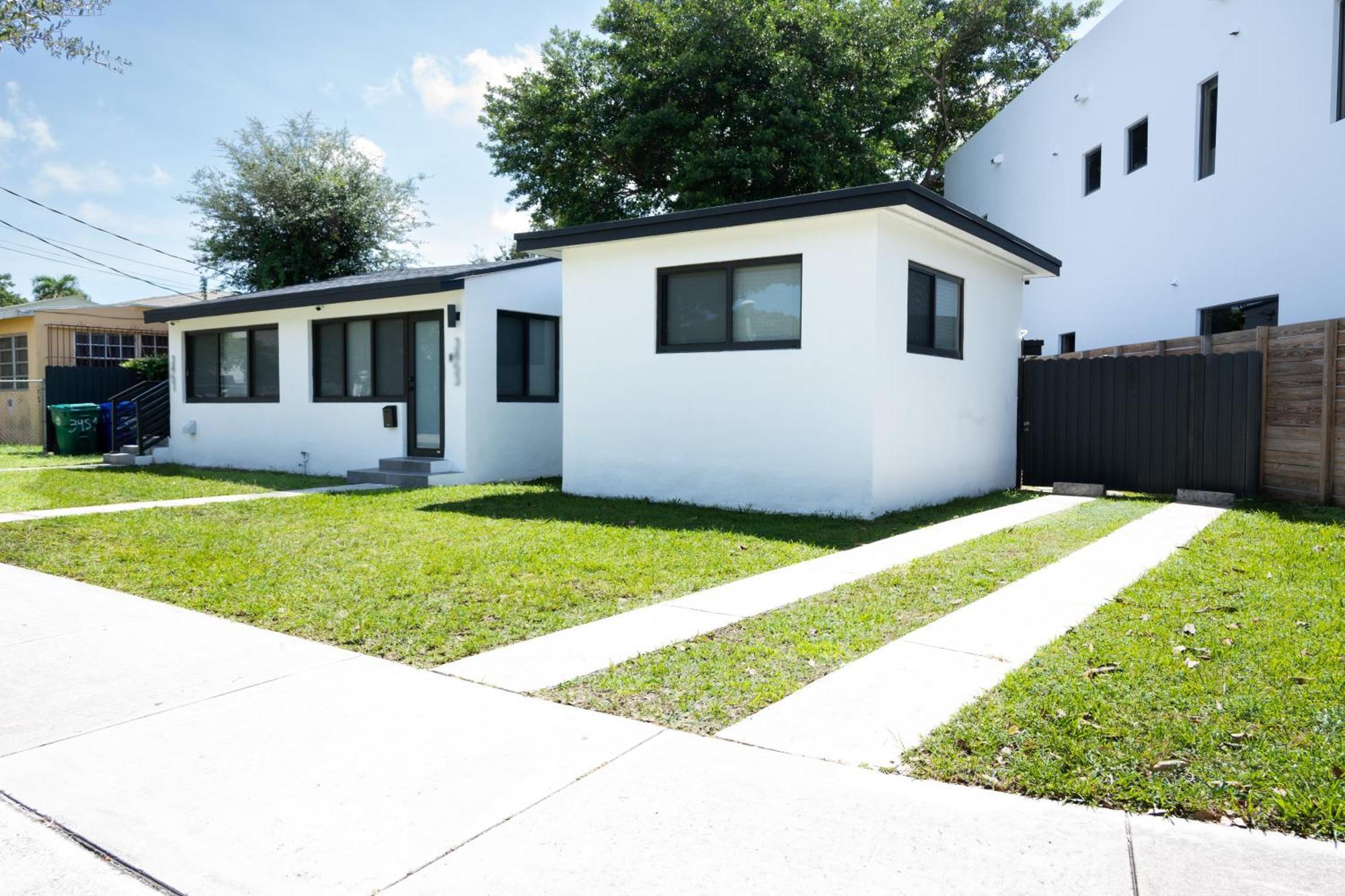 Roads - Ideal In - King - Bed Parking - Near Airport, Brickell, Coconut Grove, Little Havana, Wynwood & Calle 8 Apartment Miami
