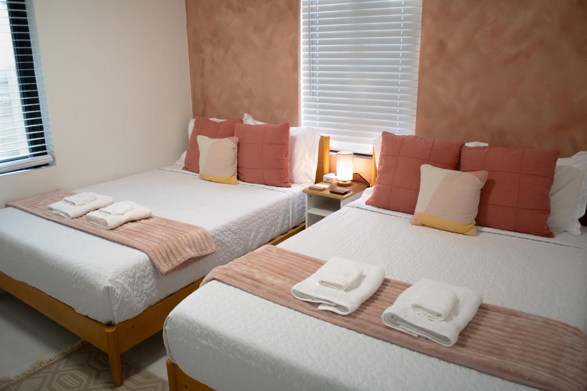 Apartment Roads - Ideal In - King - Bed Parking - Near Airport, Brickell, Coconut Grove, Little Havana, Wynwood & Calle 8 Miami